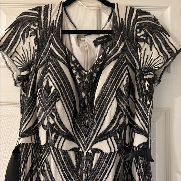 R&M Richards Black and Silver Sequin Maxi Gown Size 16 NWT - Picture 4 of 10